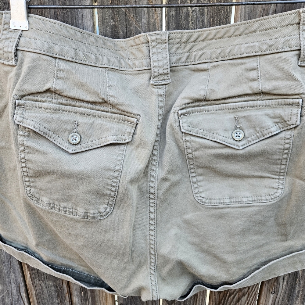 Torrid Women's Tan Shorts Size 18 - Picture 13 of 16